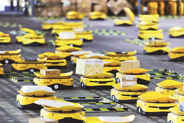 踔厉奋发新征程丨新兴技术融入收拣送环节 自动化设施加速落地应用  “无人”快递智